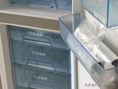 冰箱排水孔在哪里（冰箱的排水孔在什么位置？）