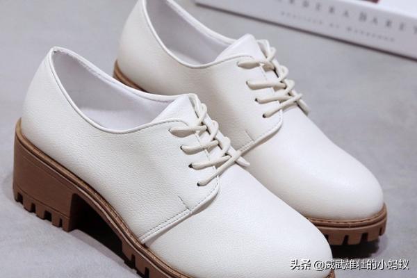 女式凉鞋哪个品牌好？