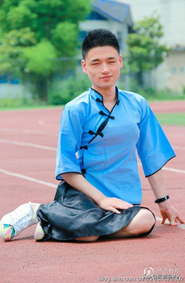 世界上最像女人的男人(图1)