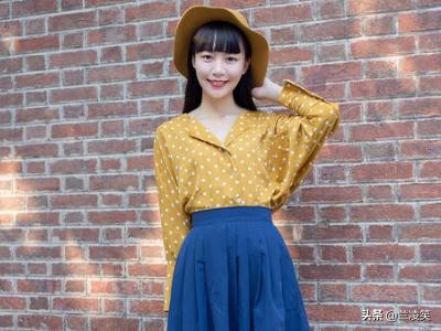 老气的裙子如何搭配衣服(图4)