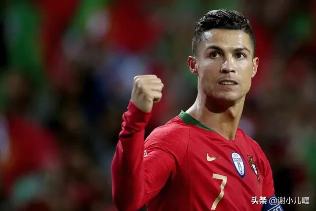 女足球服套装定制多少钱