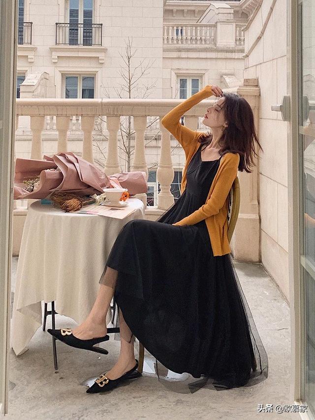 黑色紧身吊带如何搭配衣服(图1)