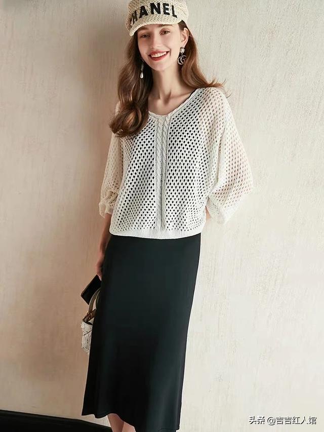 黑色紧身吊带如何搭配衣服(图4)
