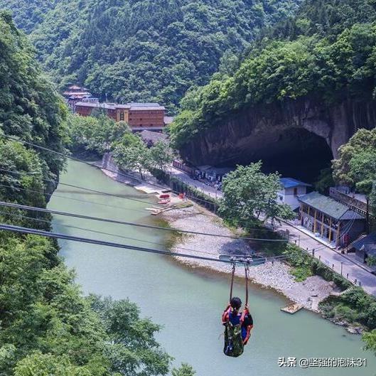 游客从40米高空坠落