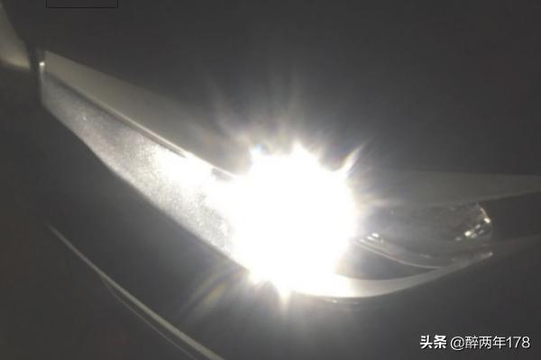 宝马5系车灯