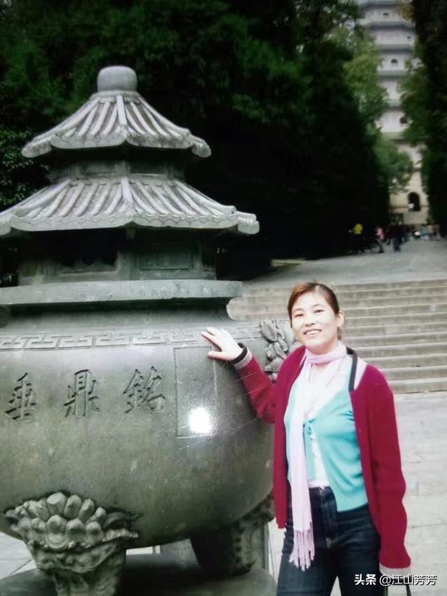 拍照好看的中年女性照片(图107)