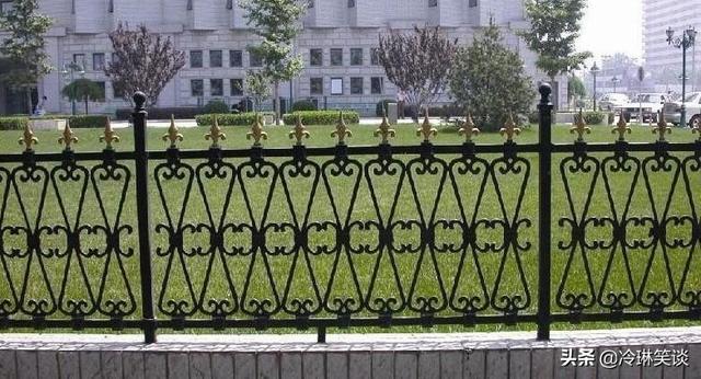 请问拆除围墙上的铁栏杆需要的费用是多少？：围墙铁护栏