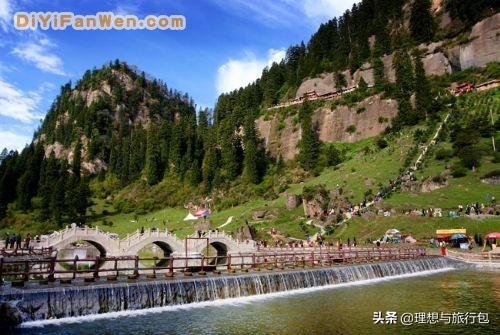 新疆和甘肃哪里更适合居住？