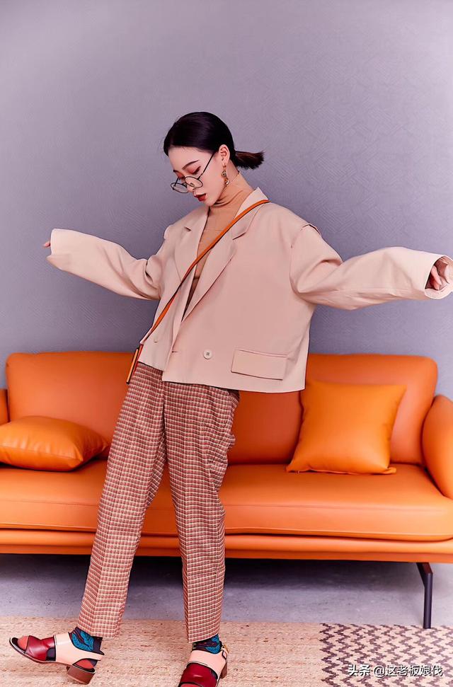 长皮裙如何搭配外套女士(图9)