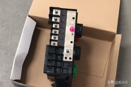 没电（家里没电了买了电插上还是没电怎么回事？）