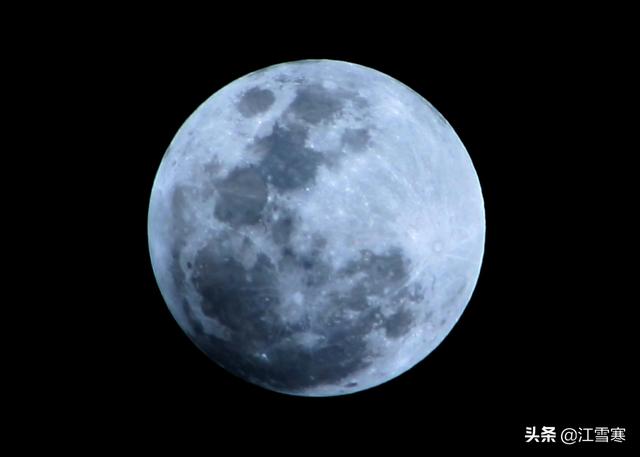 月亮的诗句唯美短句（月亮的诗句唯美短句图片）