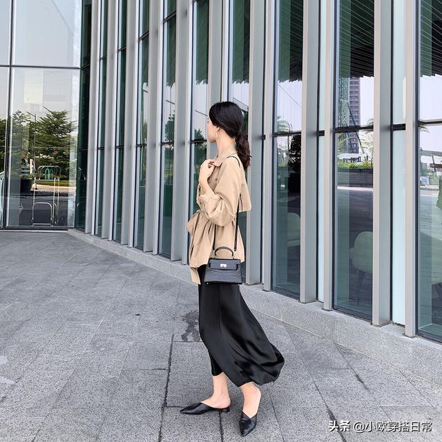 黑色紧身吊带如何搭配衣服(图19)