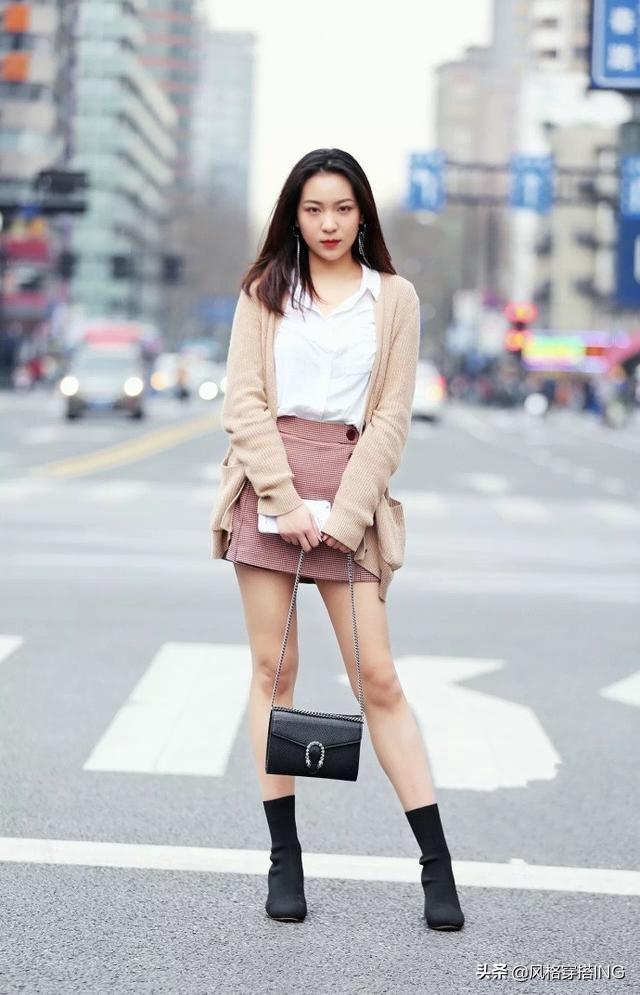 毛衣呢子短裙如何搭配衣服(图1)