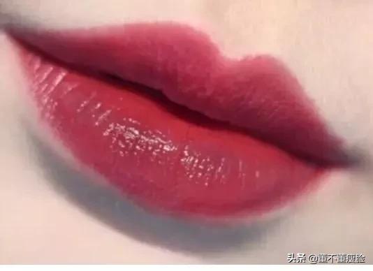 奇怪化妆技巧视频文案
