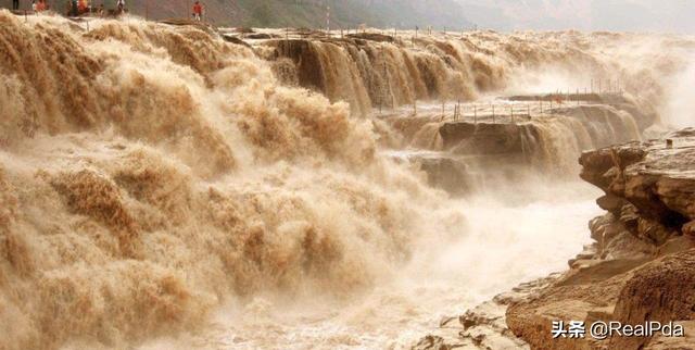 " ——李白《赠裴十四》君不见,黄河之水天上来,奔流