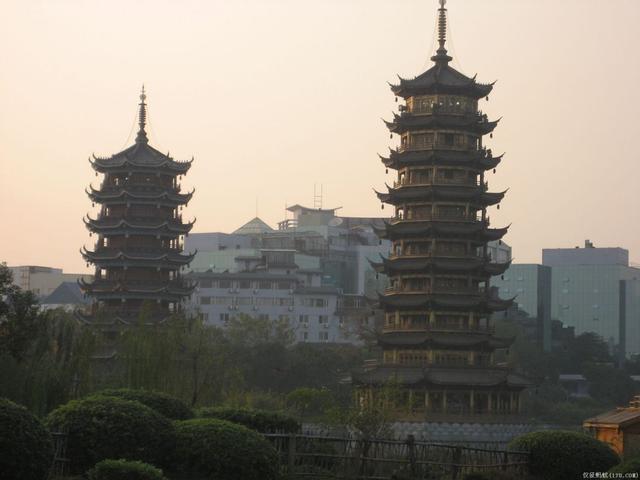 桂林市双子塔属于哪个区