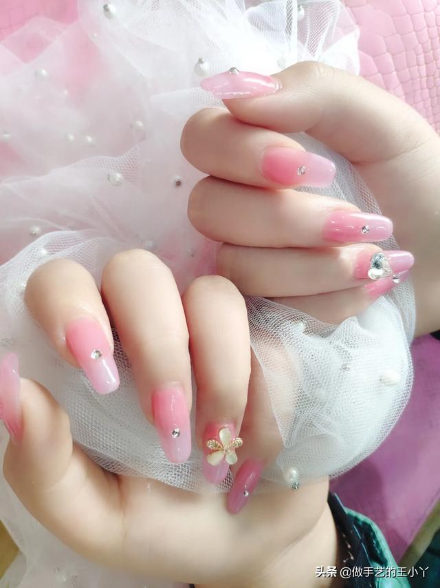 风流女人看指甲是什么意思(图1)