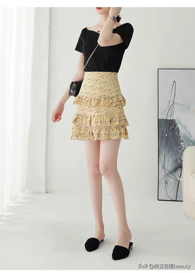 秋天的碎花短裙如何搭配(图1)