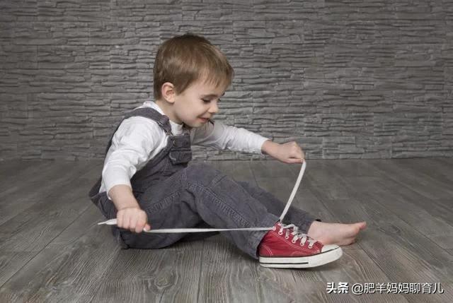 5岁孩子总是让人陪着玩，是不是缺乏独立性？四五岁的孩子可以报哪些特长班？