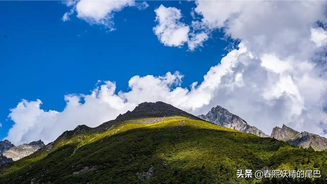 摄影技巧：怎样才能把天空拍的更蓝更好看？：天空蓝色的图片