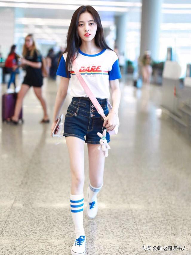 软绒长筒袜如何搭配衣服