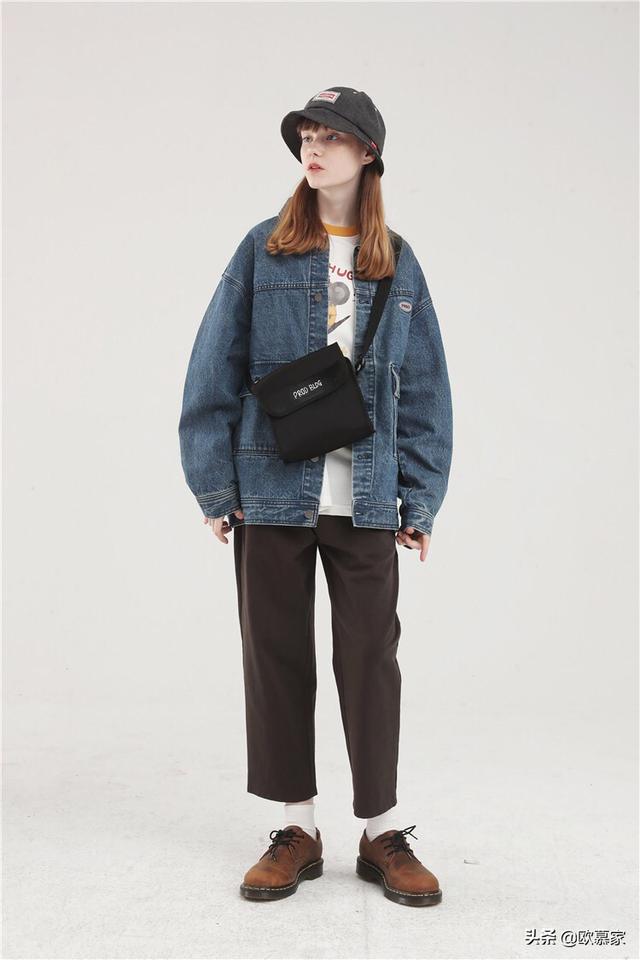 黑色牛仔外套如何搭配女(图9)