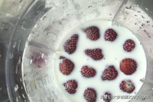 草莓奶昔-草莓奶昔的做法