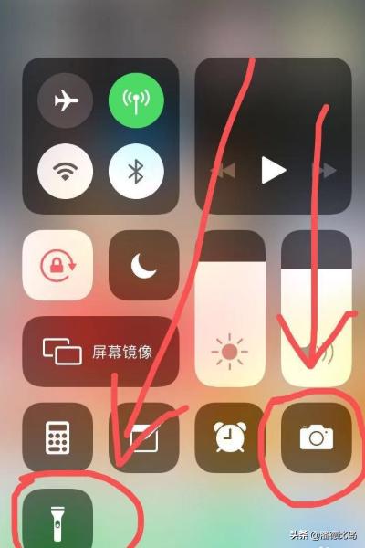 [打开相机]苹果手机如何快速打开照相机、手电筒等常用功能？
