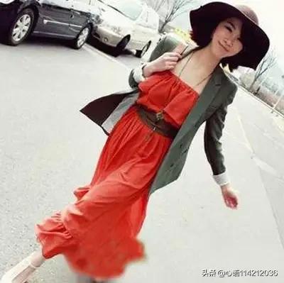 裙子秋冬款如何搭配衣服(图1)