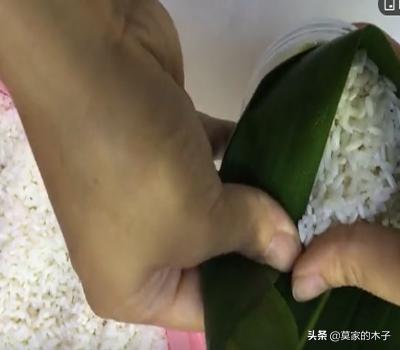 怎么包粽子具体步骤图-怎么包粽子具体步骤图片