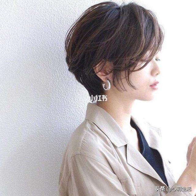 年轻女性都有什么短发型(图21)