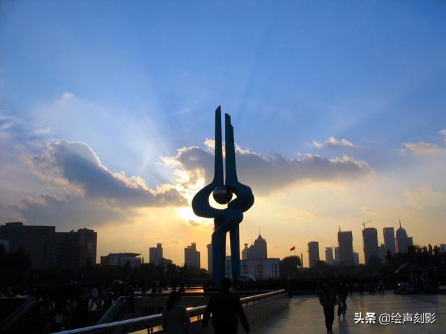 济南市中心广场叫什么