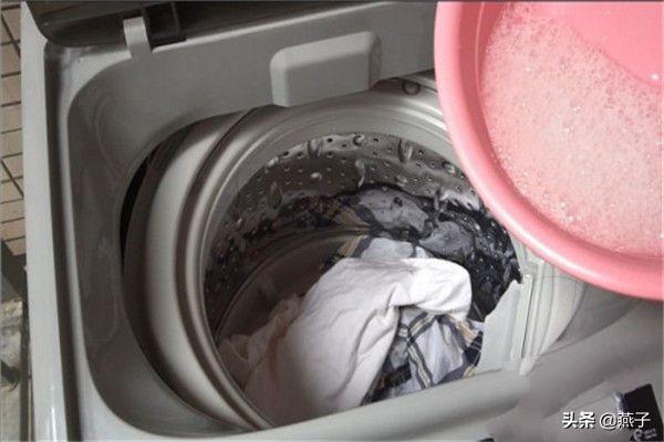 如何清洗洗衣机内的污垢，如何去除洗衣机里的污垢