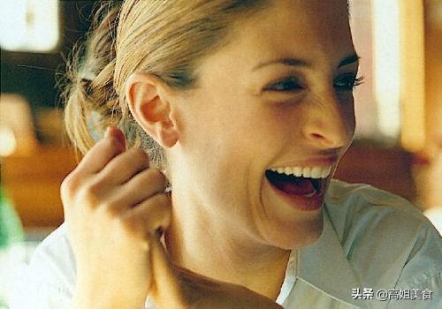 用一句话形容一个人的笑容很美丽，该怎么形容，关于笑的唯美句子