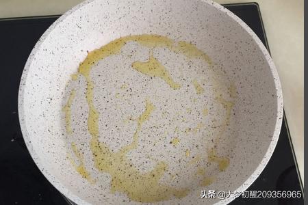 蛋挞皮做成一道菜的做法(图3)