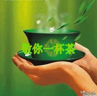 大露背裙子日常如何搭配(图2)