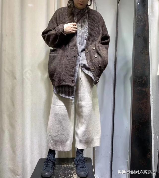 如何搭配外套毛衣好看女(图2)