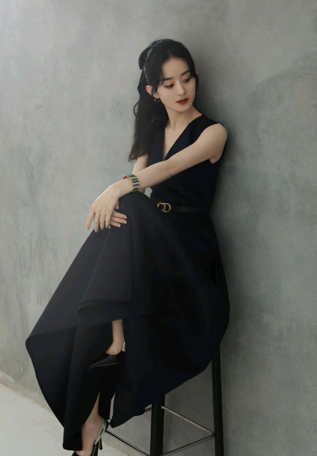 黑色国风连衣裙如何搭配(图5)