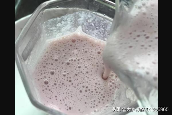 草莓奶昔-草莓奶昔的做法