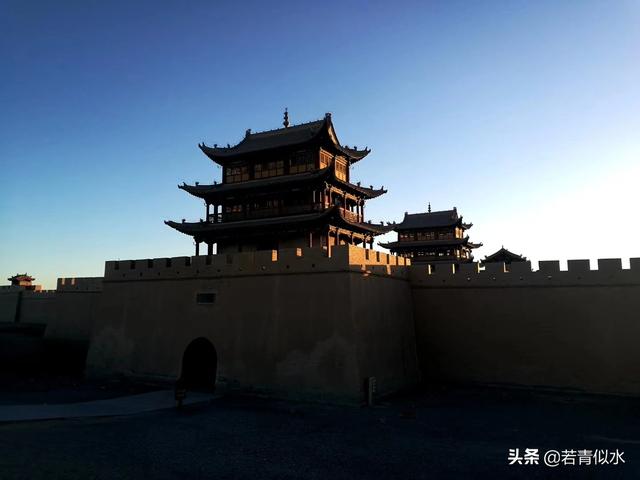深秋甘肃旅游穿搭， 深秋甘肃旅游穿搭图片
