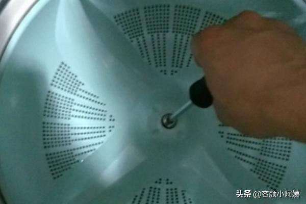 tcl人工智能洗衣机怎么拆卸清洗内桶