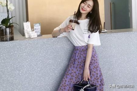 紫色碎花衣如何搭配裤子(图4)