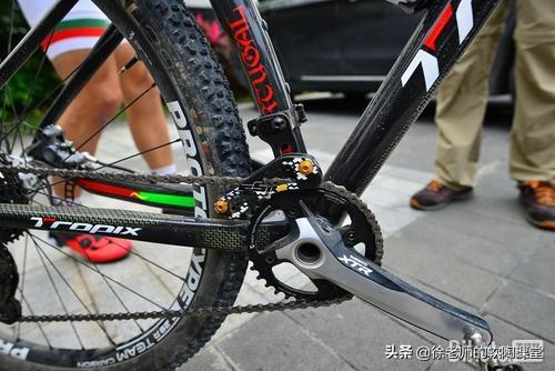 山地自行车链子掉了怎么安装啊？