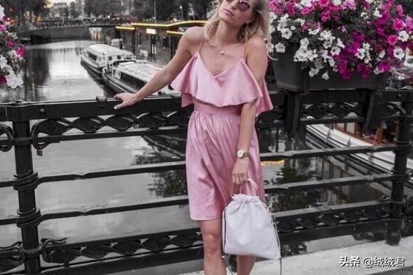 粉色鞋如何搭配衣服女士(图2)