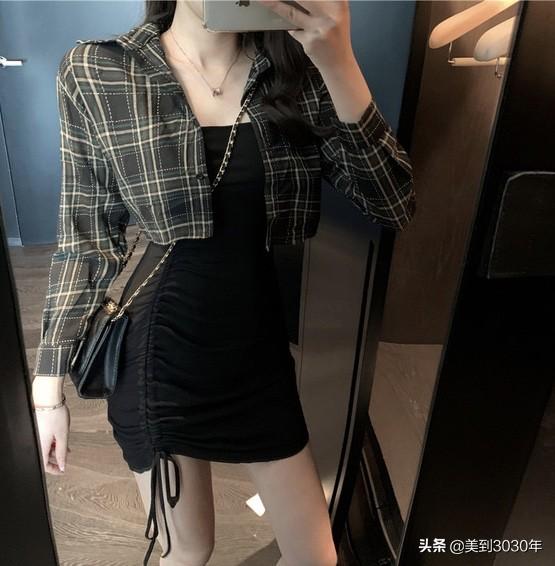黑色紧身吊带如何搭配衣服(图11)