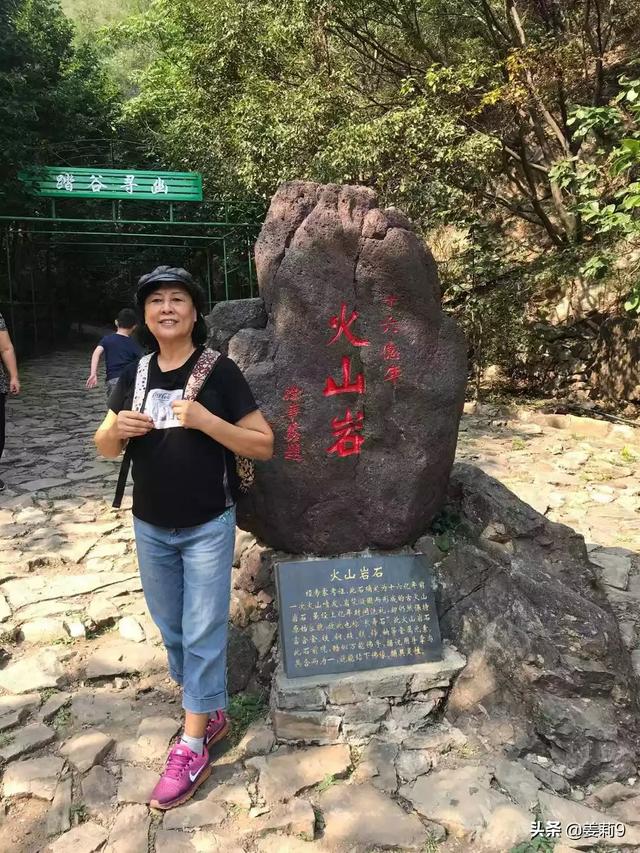 拍照好看的中年女性照片(图87)
