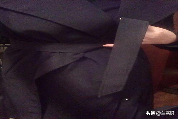 衣服带子怎么打蝴蝶结(图2)