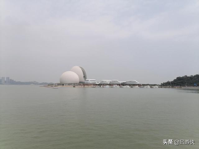 [不要因生气说刻薄话]为什么女友对外人都很宽容，但是对我就很刻薄爱发脾气？