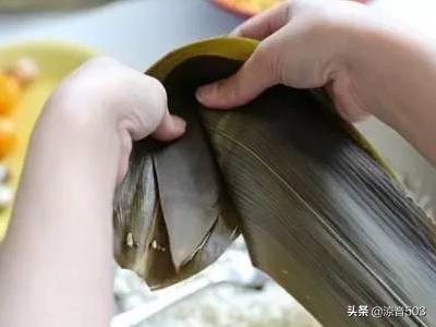 怎么包粽子具体步骤图-怎么包粽子具体步骤图片