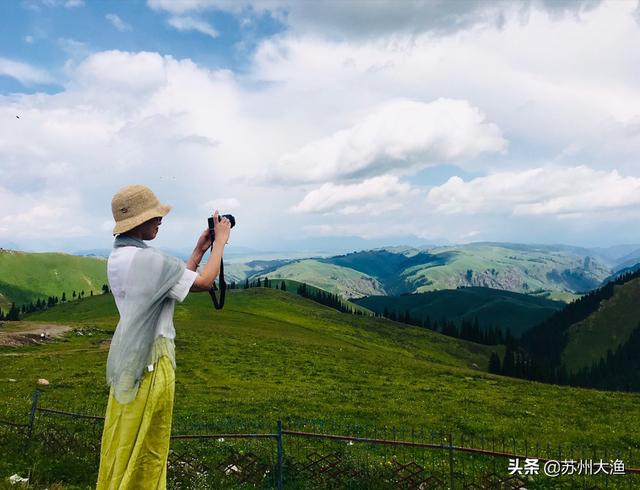 旅游亮色衣服穿搭， 旅游亮色衣服穿搭图片